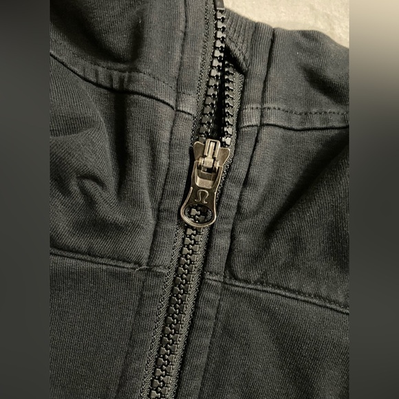 Lululemon Full Zip Black Hoodie Jacket Size 4 Thumb Holes - Picture 5 of 7